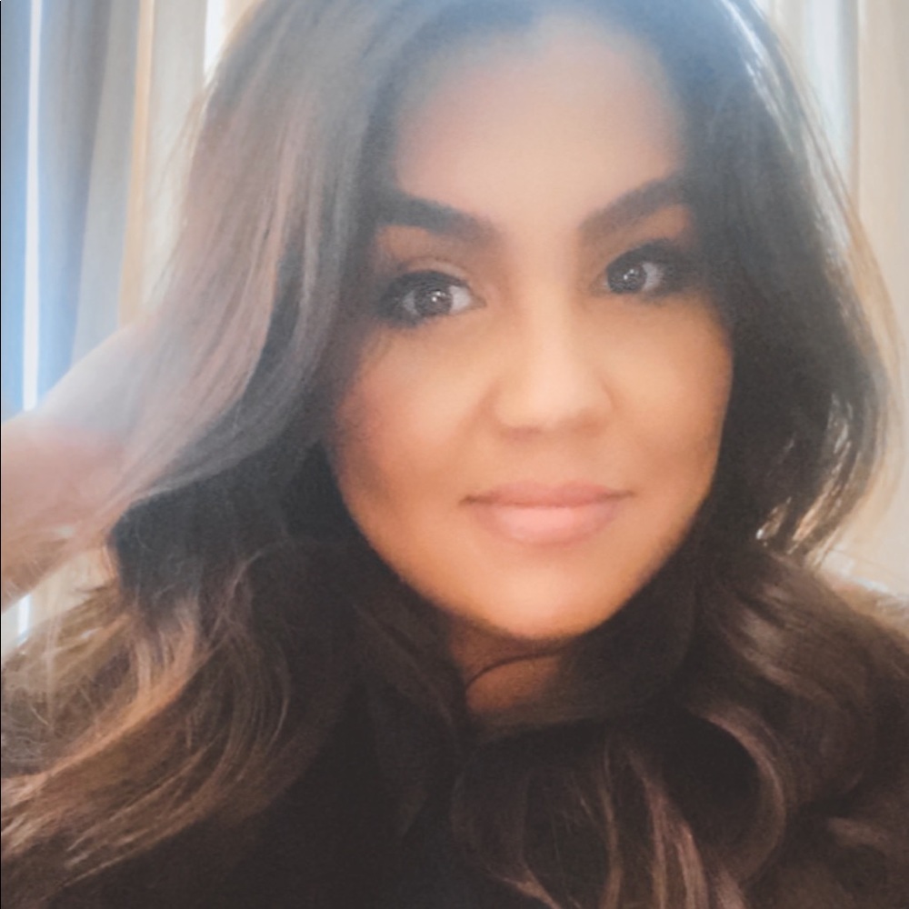 Meet your Posher, Raquel